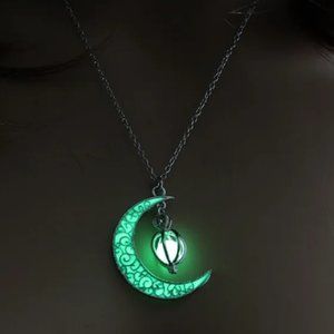 Green Glow in the Dark Silver CRESCENT MOON &‎ Dangle Pendant Necklace Luminous